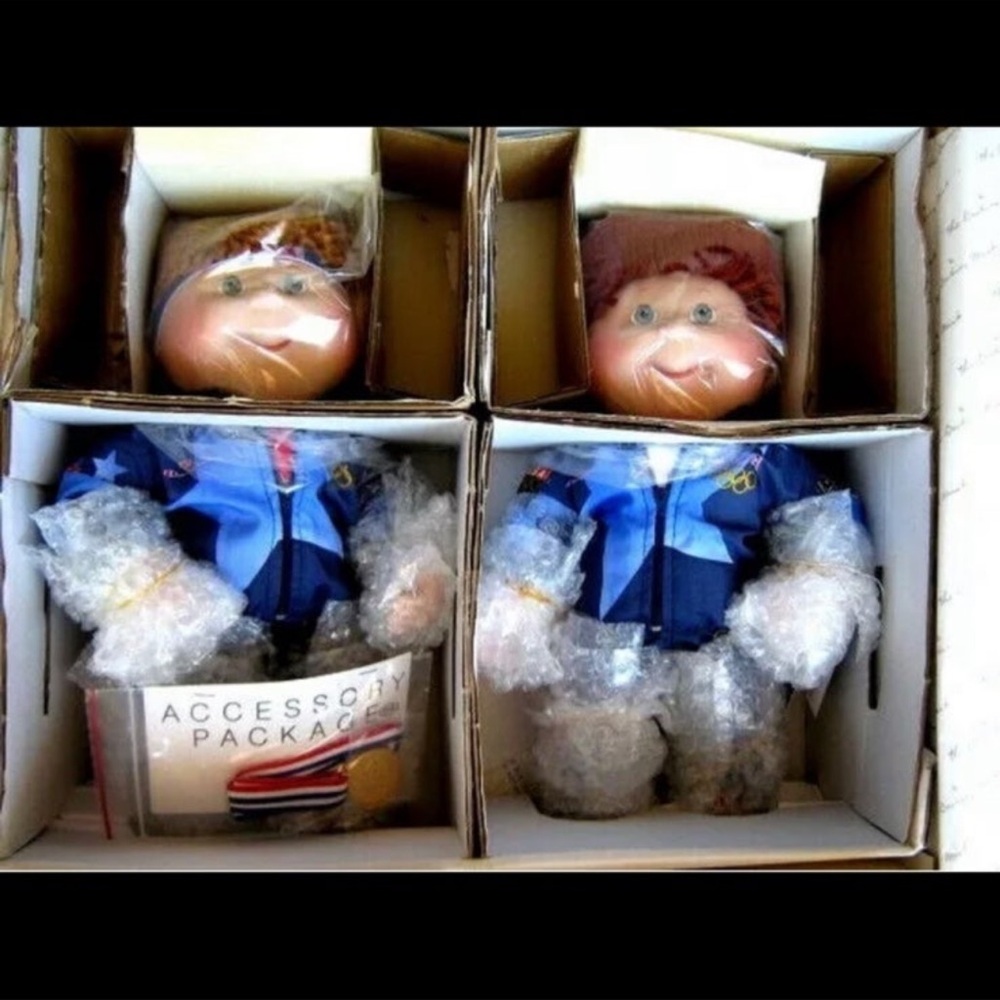 Danbury Mint Rare 1996
Porcelain Cabbage Patch Olympikids Boy and Girl
